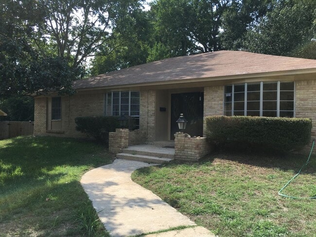 property at 205 N Garden Club Dr