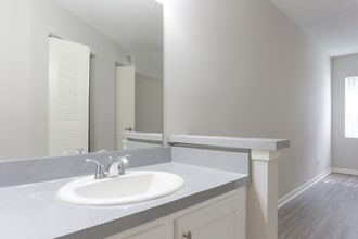 Centro at Davie Apartments in Davie, FL - Foto de edificio - Interior Photo