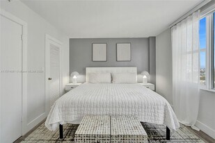 9195 Collins Ave in Surfside, FL - Building Photo