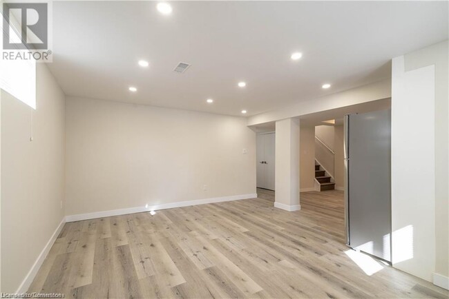 196 Upper Paradise Rd in Hamilton, ON - Building Photo - Building Photo
