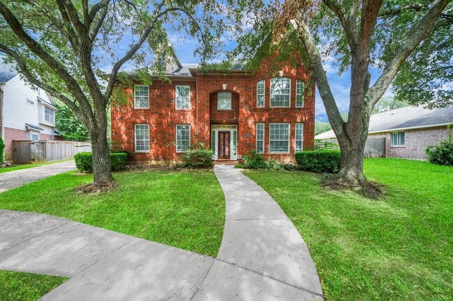 1302 Raintree Cir in Sugar Land, TX - Building Photo - Building Photo