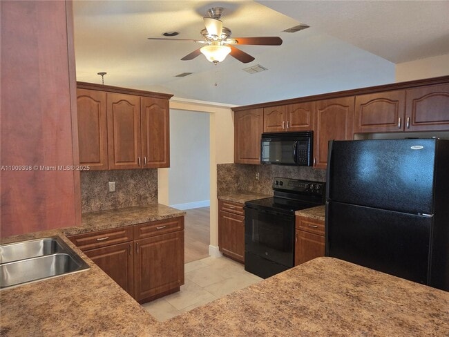 9804 NW 43rd St in Sunrise, FL - Building Photo - Building Photo