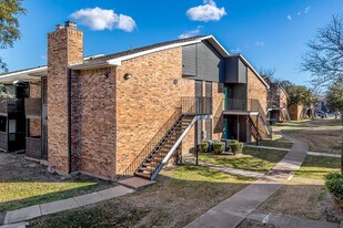 Oakline Apartments in Richardson, TX - Building Photo