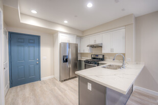 Green Garden Apartments in Garden Grove, CA - Building Photo