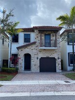 10336 NW 70th Terrace in Doral, FL - Building Photo
