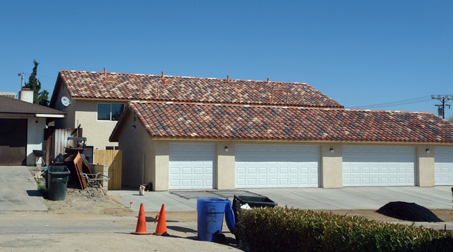 16583 Zenda St in Victorville, CA - Foto de edificio - Building Photo