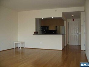 3407 City in Edgewater, NJ - Building Photo - Building Photo