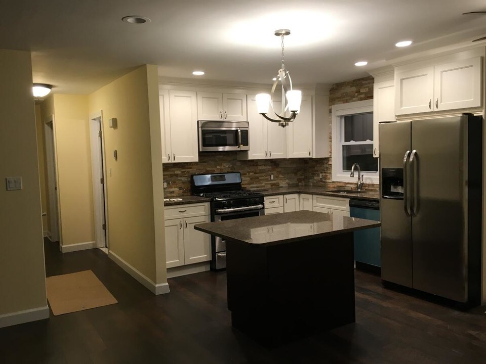 335 Vancott Ave, Unit 2 in Farmingdale, NY - Building Photo