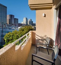 Peach Tree Court in Los Angeles, CA - Foto de edificio - Building Photo