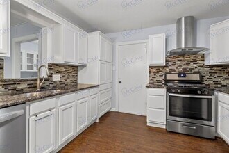 10405 Newcombe Dr in Dallas, TX - Building Photo - Building Photo