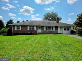 25020 Oak Dr in Damascus, MD - Building Photo