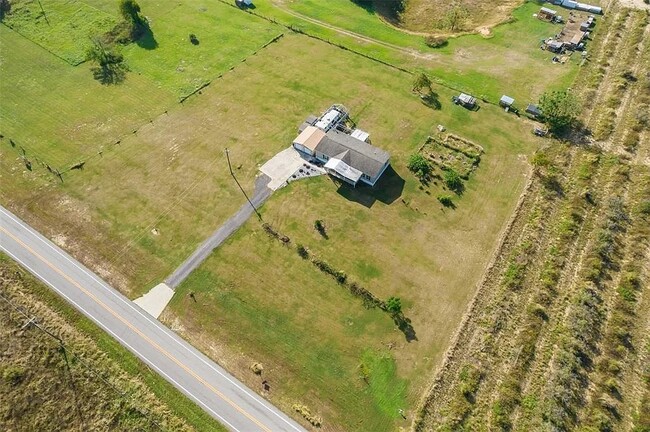 401 Hatchineha Rd in Haines City, FL - Building Photo - Building Photo