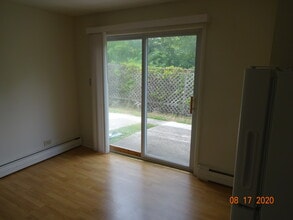 240 W Quincy St, Unit D in Westmont, IL - Building Photo - Building Photo