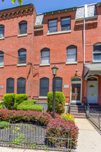 4025 Locust St in Philadelphia, PA - Foto de edificio - Building Photo