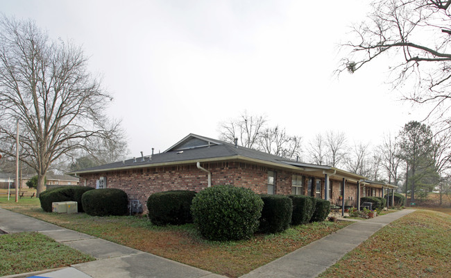 East Gate Manor Apartments in Magee, MS - Building Photo - Building Photo