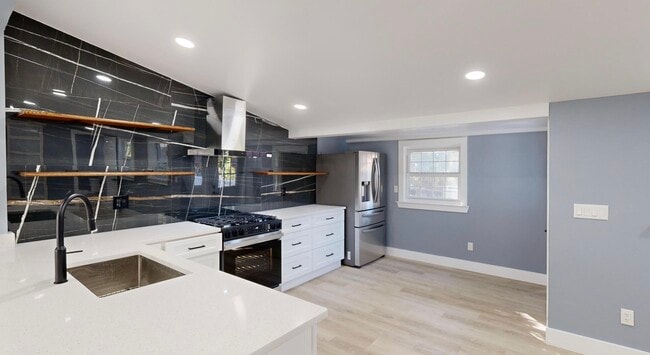 property at 1504 Hardin Ave
