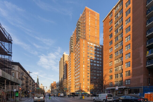 701-715 Amsterdam Ave in New York, NY - Foto de edificio - Primary Photo