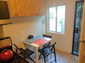 10867 Kling St in North Hollywood, CA - Building Photo - Building Photo