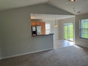 3807 Crown Ridge Ln in Jeffersonville, IN - Building Photo - Building Photo