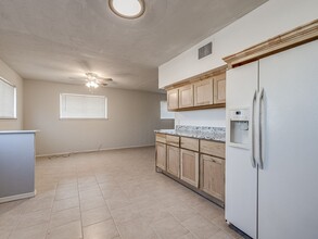 33 NE 63rd St in Oklahoma City, OK - Foto de edificio - Building Photo