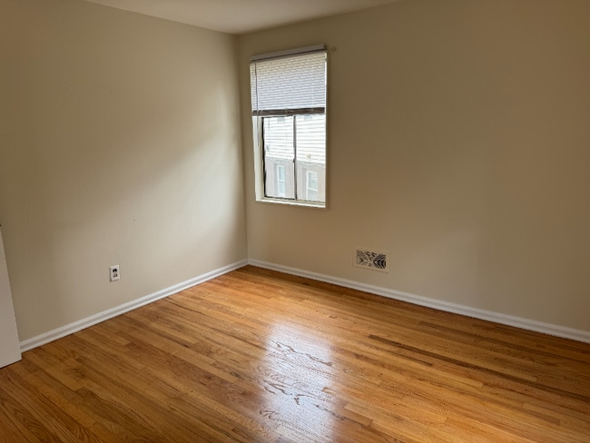 143 Chestnut St in Manchester, CT - Building Photo - Building Photo
