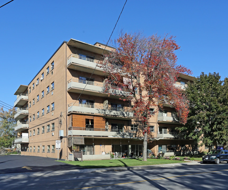 Gage Park Towers in Hamilton, ON - Building Photo