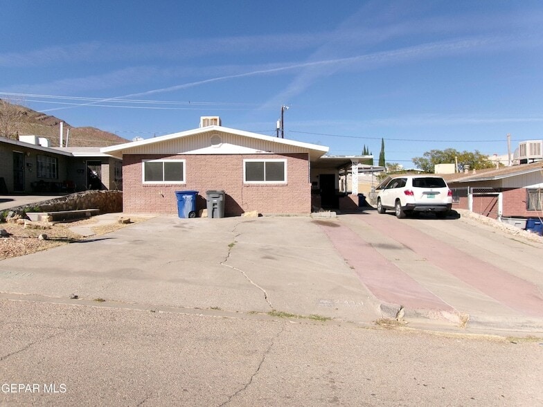 10910 Dyer St in El Paso, TX - Building Photo