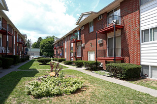 Camillus Villager Apartments in Camillus, NY - Foto de edificio - Building Photo