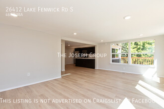 26412 Lake Fenwick Rd S in Kent, WA - Foto de edificio - Building Photo