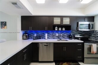 845 W 79th Pl in Hialeah, FL - Building Photo - Building Photo