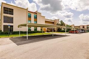3615 Boca Ciega Dr-Unit -108 in Naples, FL - Foto de edificio - Building Photo
