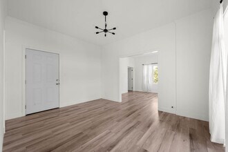 1450 Hauser Blvd, Unit 1450.50 in Los Angeles, CA - Foto de edificio - Building Photo