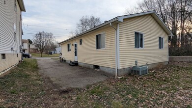 1141 Maryville Ave in Akron, OH - Foto de edificio - Building Photo