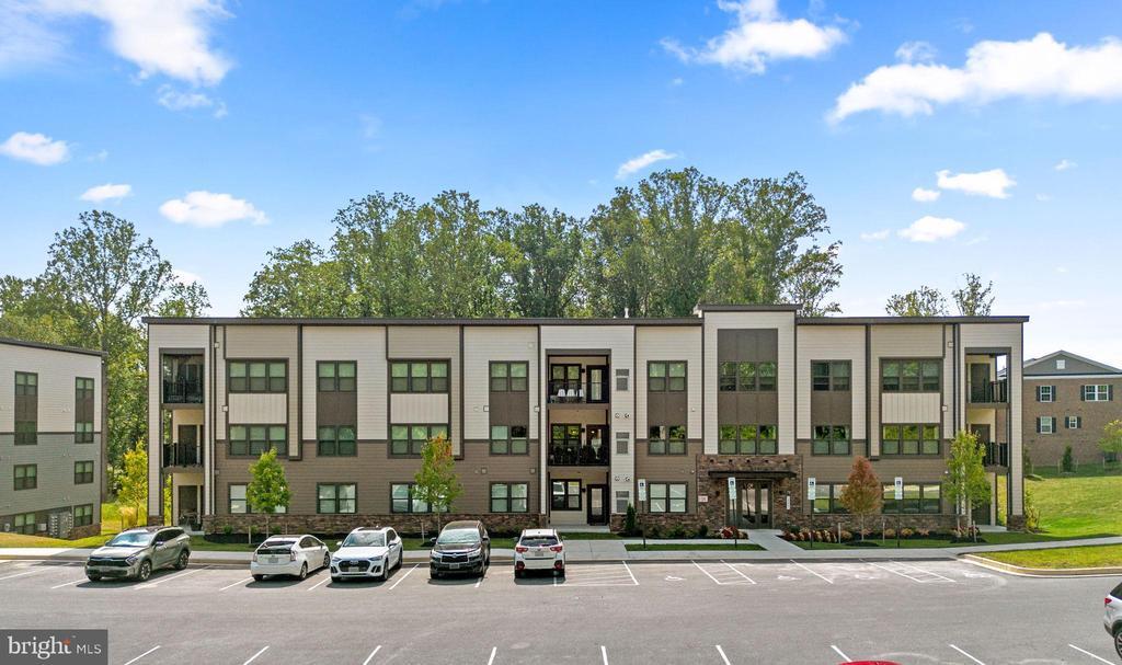 10421 Resort Road in Ellicott City, MD - Building Photo