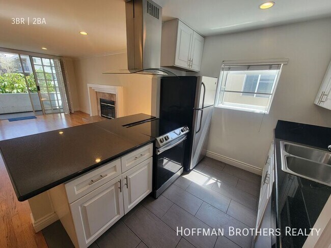 4217 Whitsett Ave in Los Angeles, CA - Building Photo - Building Photo