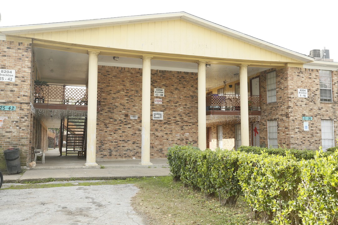 Brockvue Apartments in Houston, TX - Building Photo