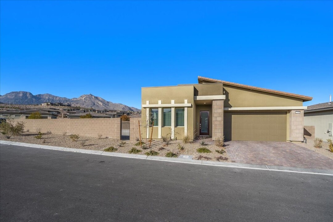 12484 Heritage Bend Dr in Las Vegas, NV - Building Photo