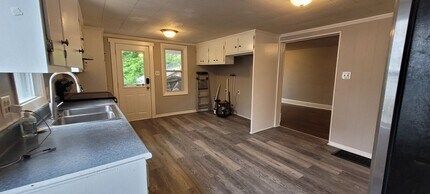 330 S State St in Brownstown, PA - Building Photo - Building Photo