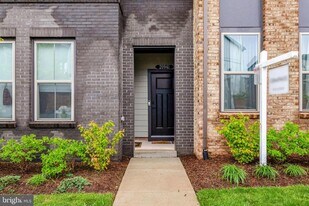 20941 Bluebird Sq in Countryside, VA - Building Photo