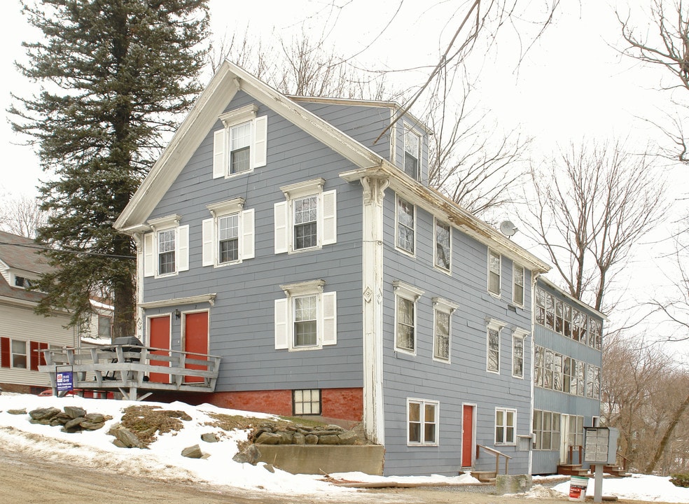 27 E Crescent St in Augusta, ME - Building Photo