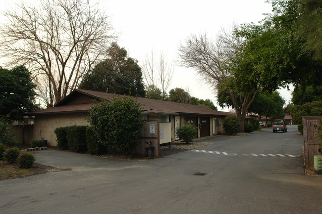 194 E Shasta Ave in Chico, CA - Building Photo - Building Photo