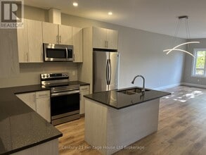 17 Wren Ct in Tillsonburg, ON - Building Photo - Building Photo