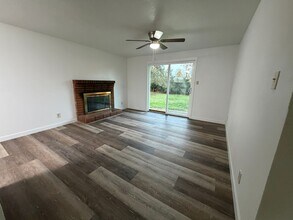 1316 C St in Independence, OR - Building Photo - Building Photo