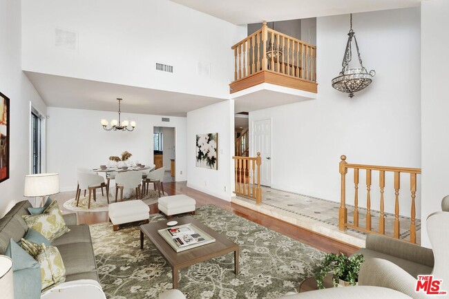 13031 Magnolia Blvd in Los Angeles, CA - Building Photo - Building Photo