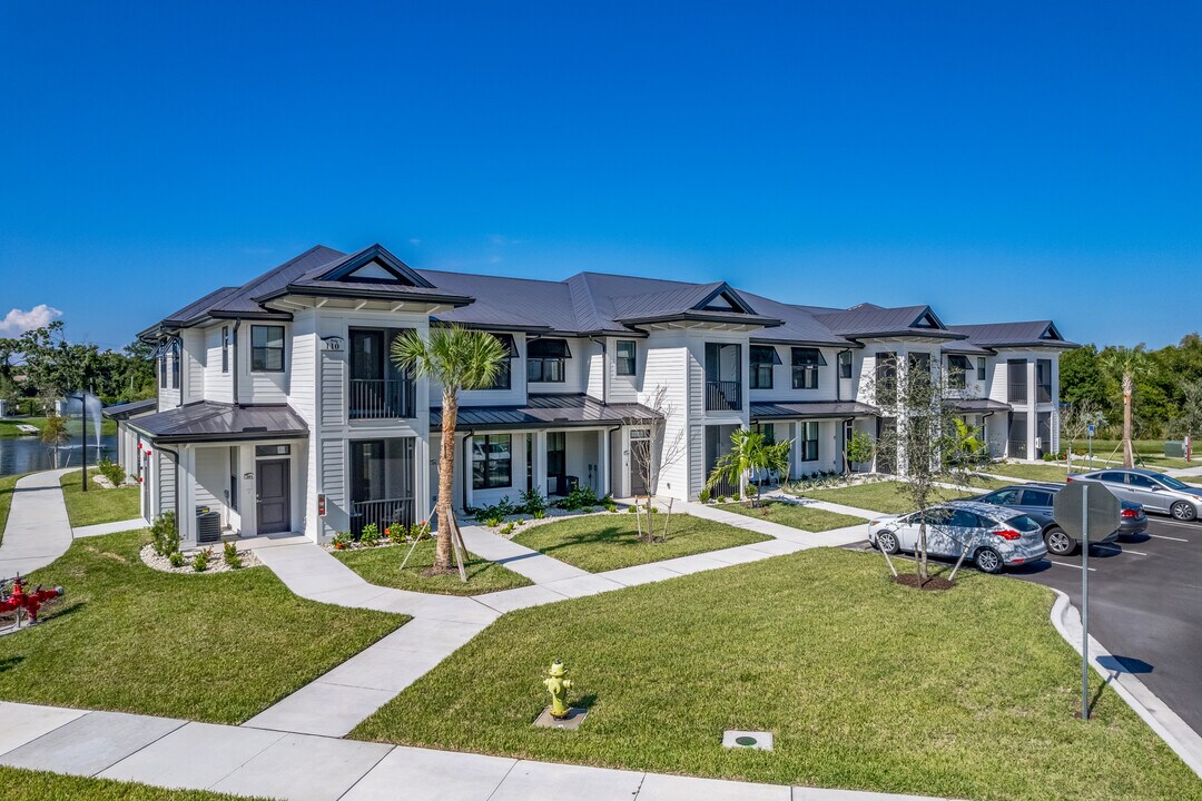 Waterfront On Hatchett Creek in Venice, FL - Building Photo