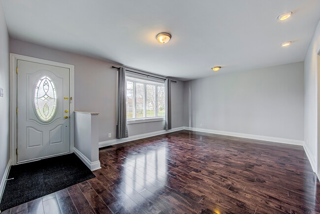 11 Bellefontaine St in Toronto, ON - Building Photo - Building Photo