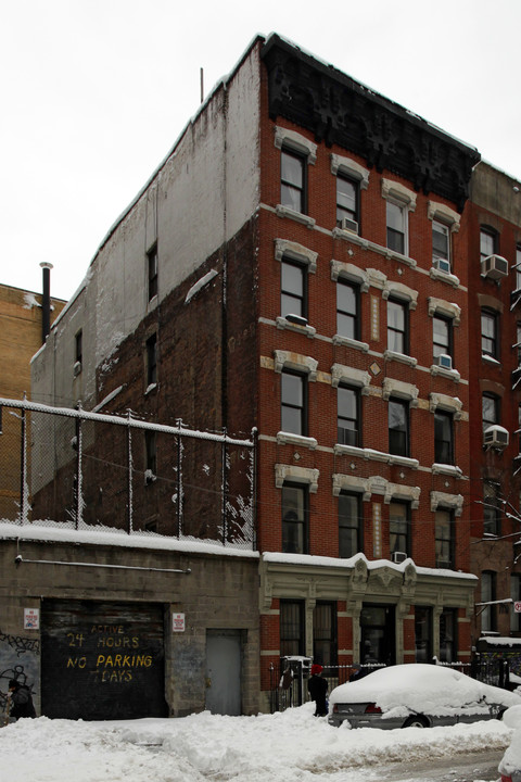 106 E 7th St in New York, NY - Foto de edificio