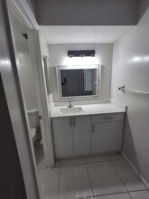 9917 Twin Lakes Dr in Coral Springs, FL - Foto de edificio - Building Photo
