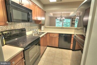 5704 Chapman Mill Dr in North Bethesda, MD - Building Photo - Building Photo
