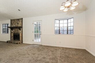 9370 Woodloop Ct, Unit 22 in Jonesboro, GA - Building Photo - Building Photo